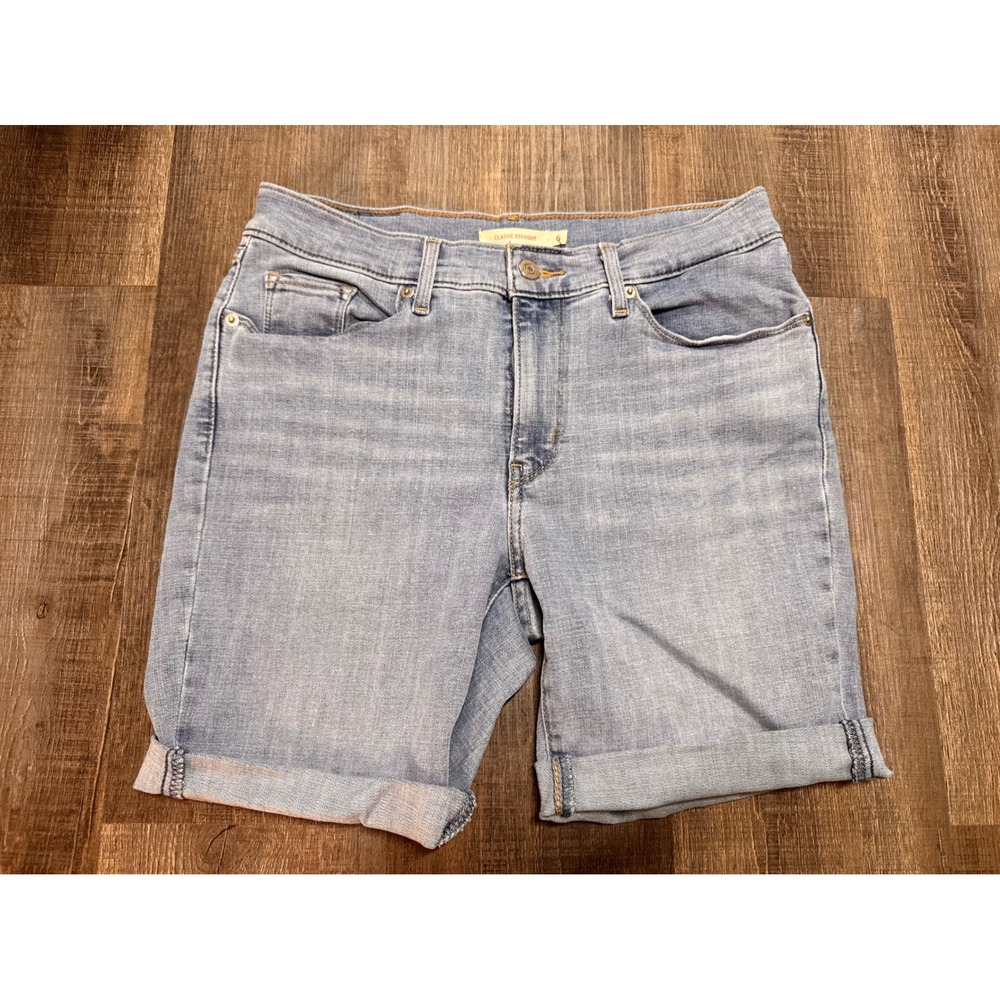 Levis Womens Classic Straight Denim Shorts Light Wash Blue Size 6 W28 39250-0044